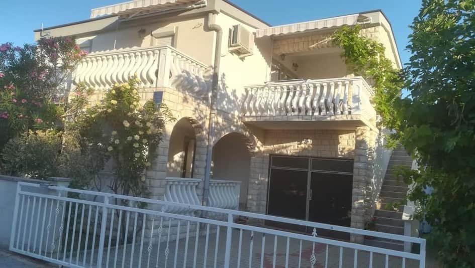 Apartment Krmpotic Vir Exterior photo